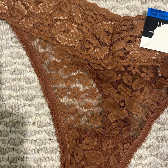 - International concepts brown thong - Picture 2 of 3